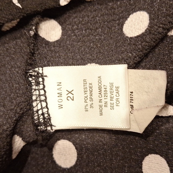 f Dressbarn Black and White Polka Dot Blouse. NWT. size 2X - Picture 5 of 5